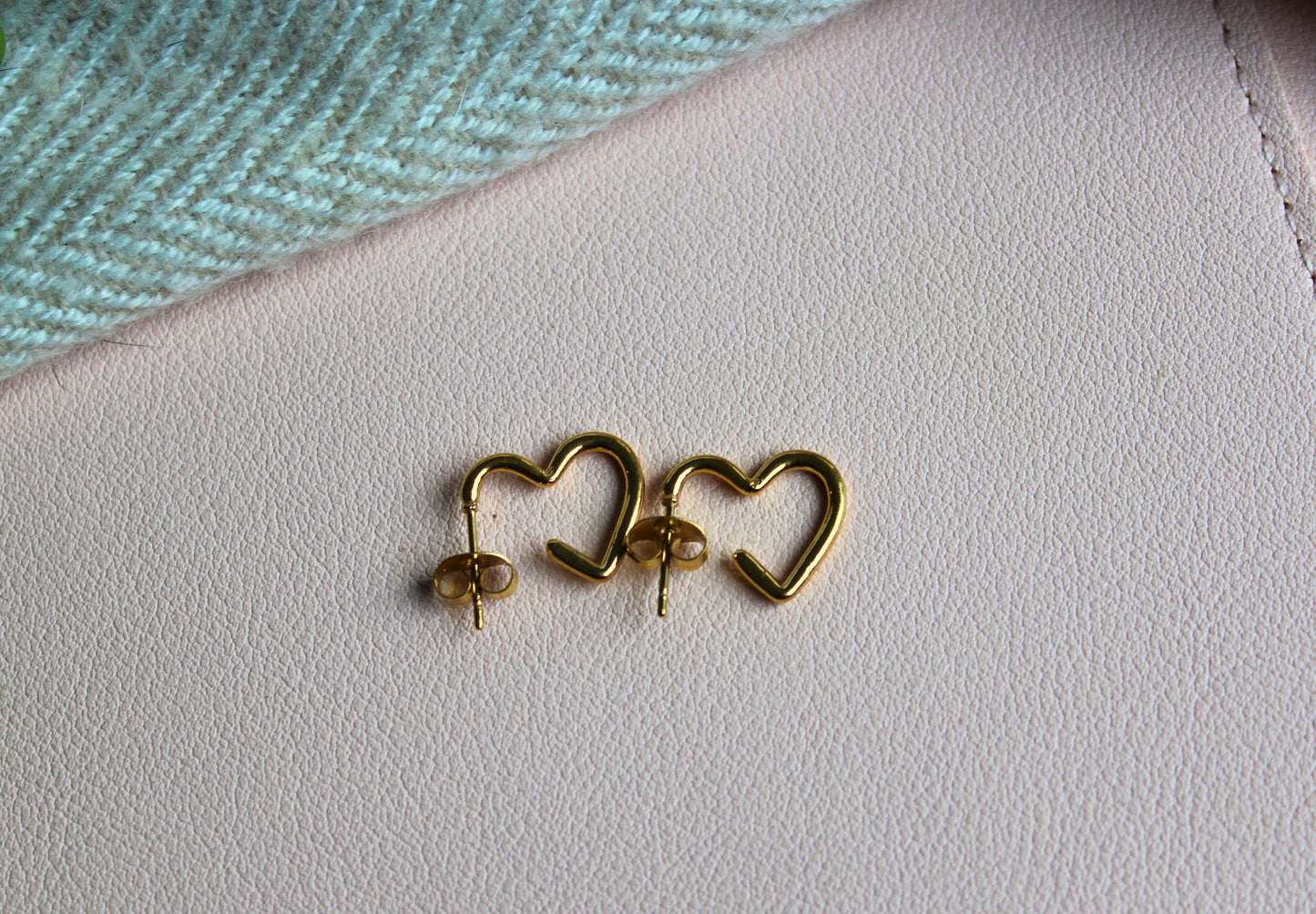 Simple Heart Stud Hoop