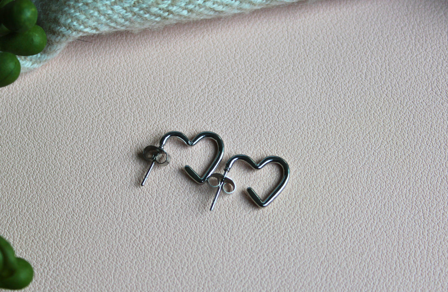 Simple Heart Stud Hoop