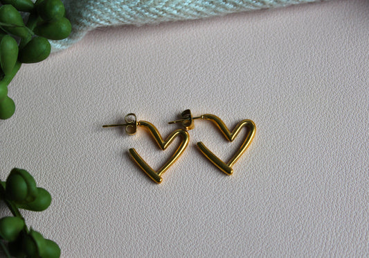 Line Heart Stud Hoop