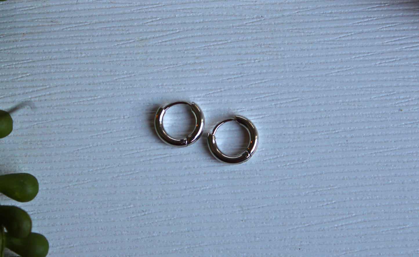 Simple Clasp Hoop