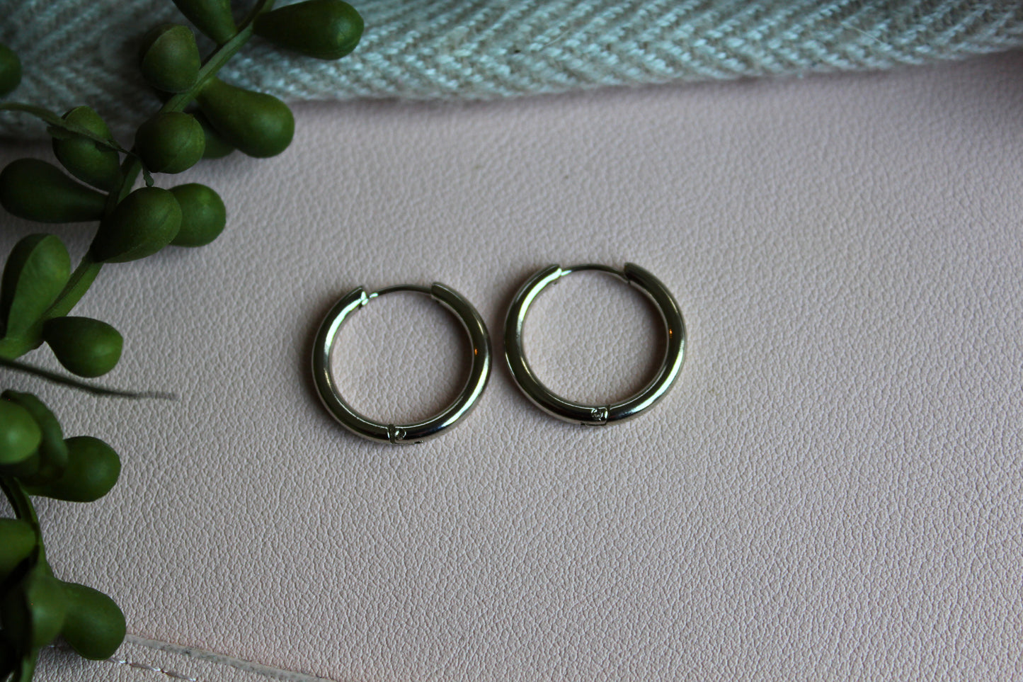 Simple Clasp Hoop